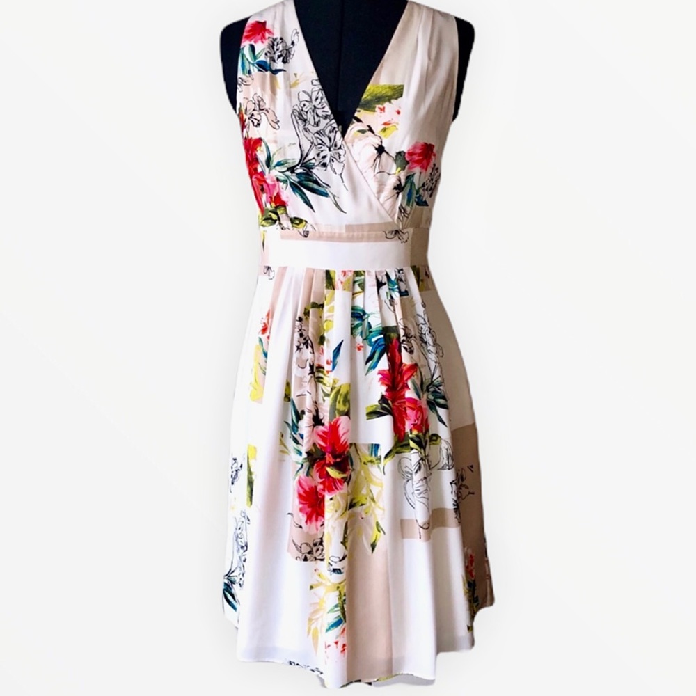 White House Black Market Floral Pleated Dr…